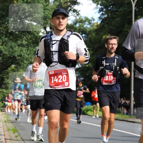 13.09.2026 - 21. swb-Marathon Bremen TobiasT http://msf.ph/oto/10284225 13.09.2026 12:08:19 Laufen 7557, 1420, 2126, 1916 meine-sportfotos.de