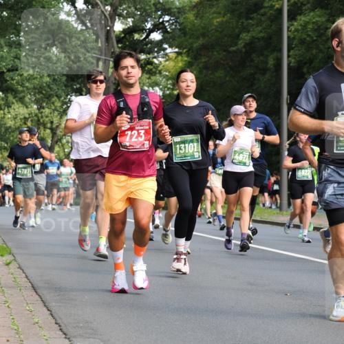 13.09.2026 - 21. swb-Marathon Bremen TobiasT http://msf.ph/oto/10284281 13.09.2026 12:08:35 Laufen 4787, 723, 13101, 6922, 21 meine-sportfotos.de