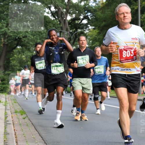 13.09.2026 - 21. swb-Marathon Bremen TobiasT http://msf.ph/oto/10284320 13.09.2026 12:08:46 Laufen 300, 13105, 803, 2543, 8046, 21 meine-sportfotos.de