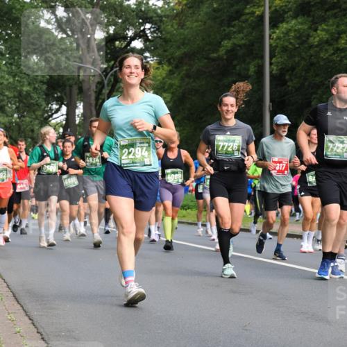 13.09.2026 - 21. swb-Marathon Bremen TobiasT http://msf.ph/oto/10284410 13.09.2026 12:08:58 Laufen 444, 4834, 8688, 2294, 4009, 7726, 317, 7727 meine-sportfotos.de