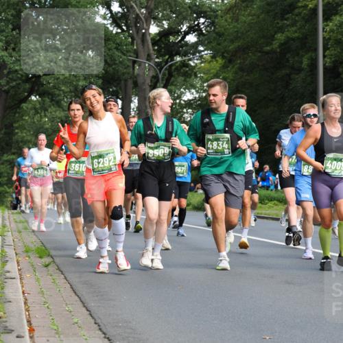 13.09.2026 - 21. swb-Marathon Bremen TobiasT http://msf.ph/oto/10284428 13.09.2026 12:09:00 Laufen 8509, 1977, 4365, 3616, 6292, 225, 401, 4834, 88, 4009 meine-sportfotos.de