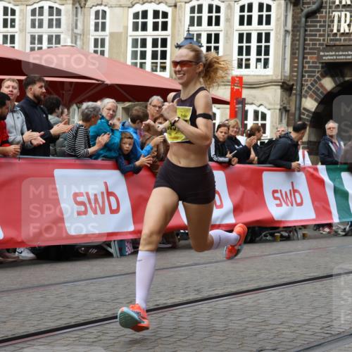 13.09.2026 - 21. swb-Marathon Bremen Strokosch-Dieckow http://msf.ph/oto/10284476 13.09.2026 10:32:06 Ziel 12457, 13533, 13536, 13573, 13618, 13643, 13632, 13639 meine-sportfotos.de