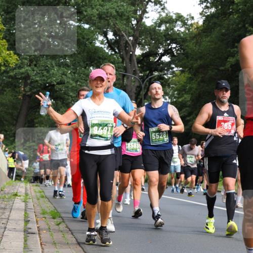 13.09.2026 - 21. swb-Marathon Bremen TobiasT http://msf.ph/oto/10284479 13.09.2026 12:09:11 Laufen 571, 991, 9491, 8583, 5528, 4832, 765 meine-sportfotos.de