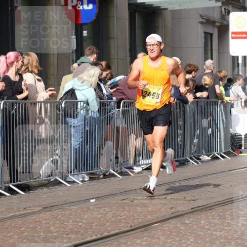 13.09.2026 - 21. swb-Marathon Bremen Strokosch-Dieckow http://msf.ph/oto/10284502 13.09.2026 10:36:34 Ziel 11654, 11738, 12520, 13606, 11916, 12324, 12456, 12513, 13548, 13575 meine-sportfotos.de