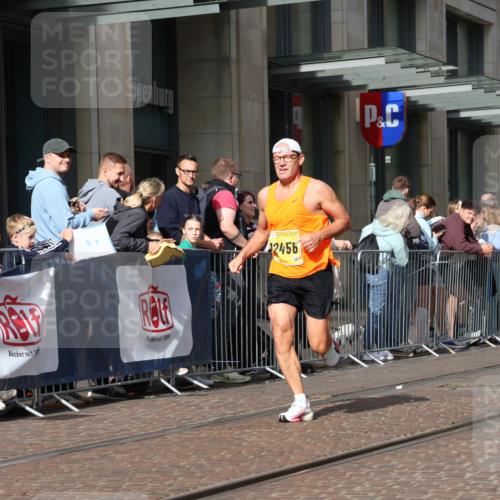 13.09.2026 - 21. swb-Marathon Bremen Strokosch-Dieckow http://msf.ph/oto/10284517 13.09.2026 10:36:35 Ziel 11654, 11738, 12520, 13568, 13606, 11916, 12324, 12456, 12513, 13548, 13575 meine-sportfotos.de