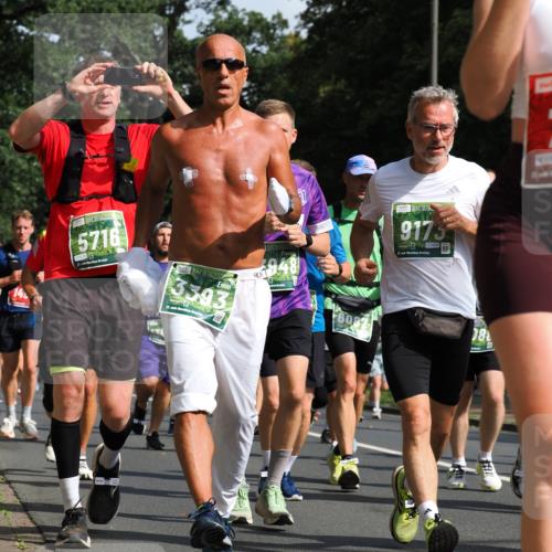 13.09.2026 - 21. swb-Marathon Bremen TobiasT http://msf.ph/oto/10284522 13.09.2026 12:09:23 Laufen 5716, 2, 3393, 948, 6087, 9175, 21, 7409, 08 meine-sportfotos.de