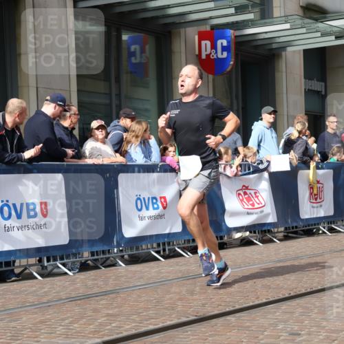 13.09.2026 - 21. swb-Marathon Bremen Strokosch-Dieckow http://msf.ph/oto/10284611 13.09.2026 10:36:53 Ziel 10502, 10961, 11654, 12520, 13568, 11738, 11916, 12456, 12520, 13606 meine-sportfotos.de