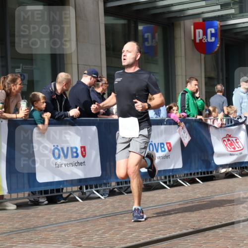 13.09.2026 - 21. swb-Marathon Bremen Strokosch-Dieckow http://msf.ph/oto/10284621 13.09.2026 10:36:53 Ziel 10502, 10961, 11654, 12520, 13568, 11738, 11916, 12456, 12520, 13606 meine-sportfotos.de