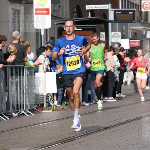 13.09.2026 - 21. swb-Marathon Bremen Strokosch-Dieckow http://msf.ph/oto/10284631 13.09.2026 10:36:56 Ziel 10502, 10961, 11654, 13568, 13608, 11738, 12456, 12520, 13606 meine-sportfotos.de