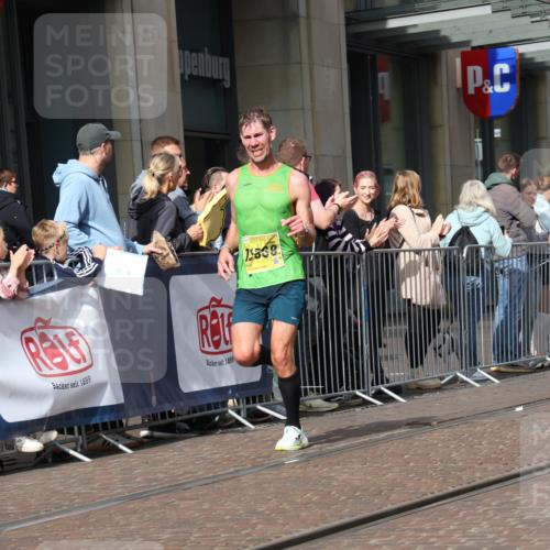 13.09.2026 - 21. swb-Marathon Bremen Strokosch-Dieckow http://msf.ph/oto/10284689 13.09.2026 10:37:01 Ziel 10502, 10961, 11619, 11854, 13608, 11654, 11738, 12520, 13568, 13606 meine-sportfotos.de