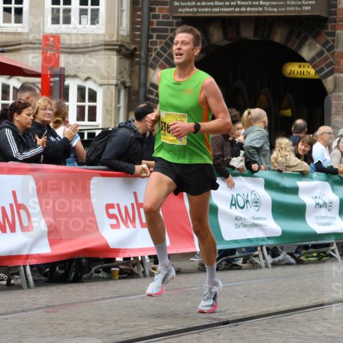 13.09.2026 - 21. swb-Marathon Bremen Strokosch-Dieckow http://msf.ph/oto/10284691 13.09.2026 10:32:35 Ziel 13543, 13564, 13582, 13632, 13638, 13639, 13550, 13599, 13622 meine-sportfotos.de