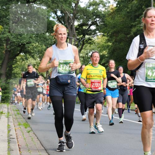 13.09.2026 - 21. swb-Marathon Bremen TobiasT http://msf.ph/oto/10284722 13.09.2026 12:10:12 Laufen 9960, 379, 2137, 2558, 47 meine-sportfotos.de