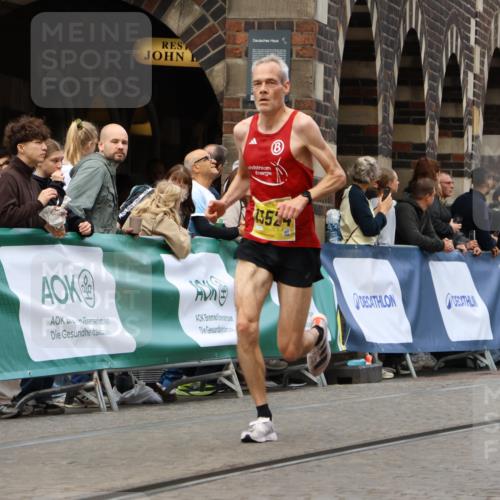13.09.2026 - 21. swb-Marathon Bremen Strokosch-Dieckow http://msf.ph/oto/10284745 13.09.2026 10:32:39 Ziel 13564, 13638, 13639, 13550, 13581, 13599, 13622 meine-sportfotos.de