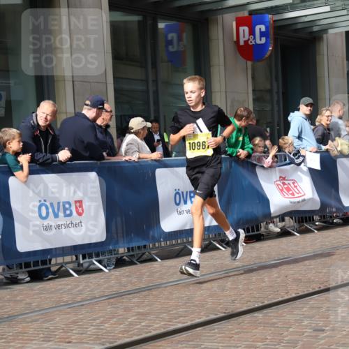 13.09.2026 - 21. swb-Marathon Bremen Strokosch-Dieckow http://msf.ph/oto/10284761 13.09.2026 10:37:10 Ziel 10502, 11619, 11854, 13608, 10961, 11654, 12520, 13568, 13606 meine-sportfotos.de