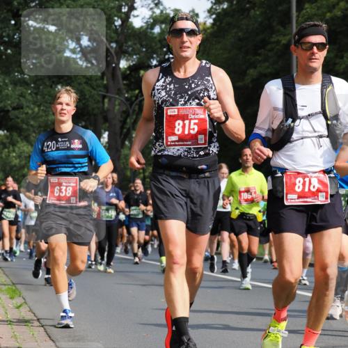 13.09.2026 - 21. swb-Marathon Bremen TobiasT http://msf.ph/oto/10284822 13.09.2026 12:10:30 Laufen 420, 0132, 815, 21, 638, 075, 1054, 818, 21 meine-sportfotos.de