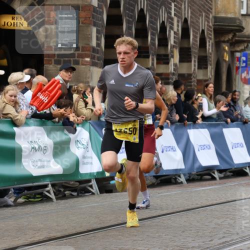 13.09.2026 - 21. swb-Marathon Bremen Strokosch-Dieckow http://msf.ph/oto/10284825 13.09.2026 10:32:59 Ziel 13524, 13550, 13599, 13622 meine-sportfotos.de