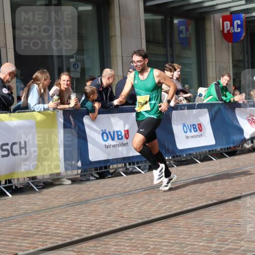 13.09.2026 - 21. swb-Marathon Bremen Strokosch-Dieckow http://msf.ph/oto/10284855 13.09.2026 10:37:22 Ziel 11619, 11854, 13535, 10502, 10961, 11654, 11854, 13568, 13608 meine-sportfotos.de
