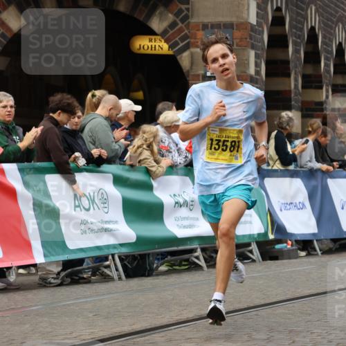 13.09.2026 - 21. swb-Marathon Bremen Strokosch-Dieckow http://msf.ph/oto/10284870 13.09.2026 10:33:02 Ziel 13550, 13581, 13599, 13622 meine-sportfotos.de