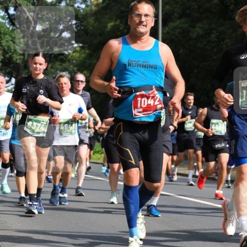 13.09.2026 - 21. swb-Marathon Bremen TobiasT http://msf.ph/oto/10284897 13.09.2026 12:10:37 Laufen 6374, 4641, 1042, 4795, 1306, 4400, 21 meine-sportfotos.de