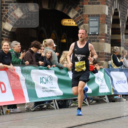 13.09.2026 - 21. swb-Marathon Bremen Strokosch-Dieckow http://msf.ph/oto/10284936 13.09.2026 10:33:36 Ziel 12459, 13530, 13541 meine-sportfotos.de