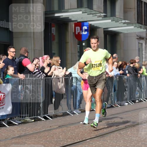 13.09.2026 - 21. swb-Marathon Bremen Strokosch-Dieckow http://msf.ph/oto/10285001 13.09.2026 10:37:52 Ziel 10302, 11142, 13551, 13553, 13559, 13584, 13587, 13636, 11083, 12538, 13535 meine-sportfotos.de
