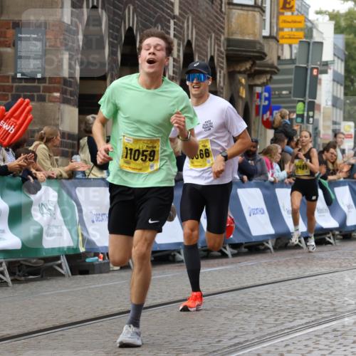 13.09.2026 - 21. swb-Marathon Bremen Strokosch-Dieckow http://msf.ph/oto/10285003 13.09.2026 10:33:42 Ziel 10366, 11059, 11652, 10797, 13541 meine-sportfotos.de