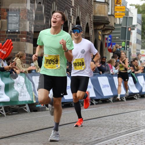 13.09.2026 - 21. swb-Marathon Bremen Strokosch-Dieckow http://msf.ph/oto/10285009 13.09.2026 10:33:42 Ziel 10366, 11059, 11652, 10797, 13541 meine-sportfotos.de