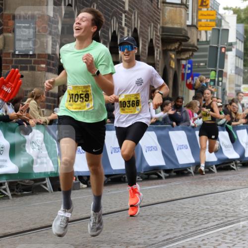 13.09.2026 - 21. swb-Marathon Bremen Strokosch-Dieckow http://msf.ph/oto/10285016 13.09.2026 10:33:42 Ziel 10366, 11059, 11652, 10797, 13541 meine-sportfotos.de