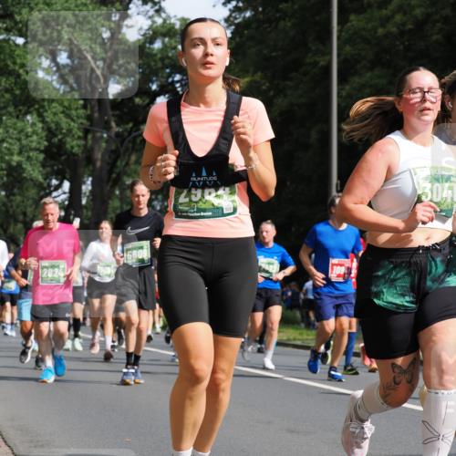 13.09.2026 - 21. swb-Marathon Bremen TobiasT http://msf.ph/oto/10285026 13.09.2026 12:10:56 Laufen 2924, 5609, 2326, 21, 20, 1094, 3040 meine-sportfotos.de