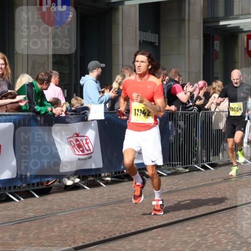 13.09.2026 - 21. swb-Marathon Bremen Strokosch-Dieckow http://msf.ph/oto/10285084 13.09.2026 10:38:03 Ziel 10302, 13507, 13553, 13559, 13636, 10302, 11083, 11142, 12538, 13535, 13551, 13584, 13587 meine-sportfotos.de