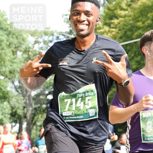 13.09.2026 - 21. swb-Marathon Bremen TobiasT http://msf.ph/oto/10285093 13.09.2026 12:11:06 Laufen 7145, 8249, 21, 26, 21 meine-sportfotos.de