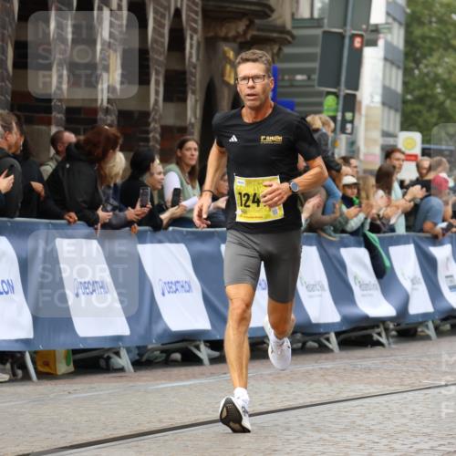 13.09.2026 - 21. swb-Marathon Bremen Strokosch-Dieckow http://msf.ph/oto/10285584 13.09.2026 10:34:54 Ziel 10818, 11418, 13637, 10261, 10262, 13505, 13560, 13601, 13625 meine-sportfotos.de