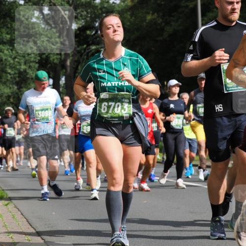 13.09.2026 - 21. swb-Marathon Bremen TobiasT http://msf.ph/oto/10285743 13.09.2026 12:14:16 Laufen 8, 13098, 98, 6703, 26, 21, 45 meine-sportfotos.de