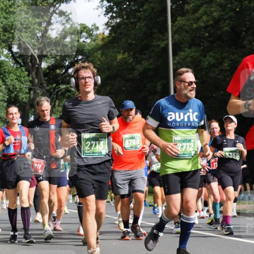 13.09.2026 - 21. swb-Marathon Bremen TobiasT http://msf.ph/oto/10285778 13.09.2026 12:14:24 Laufen 2713, 21, 26, 8768, 2712, 3359 meine-sportfotos.de
