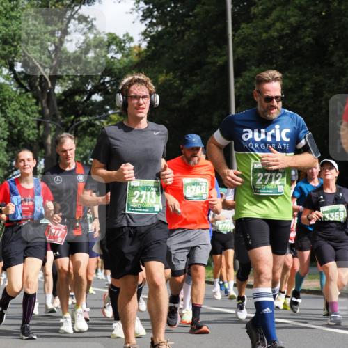 13.09.2026 - 21. swb-Marathon Bremen TobiasT http://msf.ph/oto/10285784 13.09.2026 12:14:24 Laufen 2713, 21, 25, 2712, 3359 meine-sportfotos.de