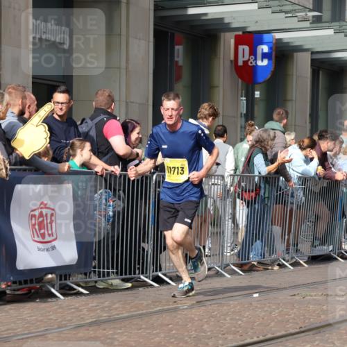 13.09.2026 - 21. swb-Marathon Bremen Strokosch-Dieckow http://msf.ph/oto/10285837 13.09.2026 10:39:25 Ziel 11713, 12339, 12404, 13513, 13519, 13642, 11227, 11454, 11713, 12003, 13556, 13641 meine-sportfotos.de