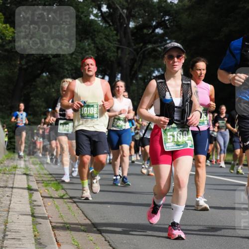 13.09.2026 - 21. swb-Marathon Bremen TobiasT http://msf.ph/oto/10285929 13.09.2026 12:15:54 Laufen 10108, 5109, 8113 meine-sportfotos.de