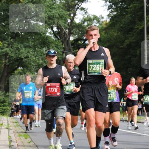 13.09.2026 - 21. swb-Marathon Bremen TobiasT http://msf.ph/oto/10285951 13.09.2026 12:16:03 Laufen 4899, 1176, 7008, 7261, 21, 7, 10, 94 meine-sportfotos.de