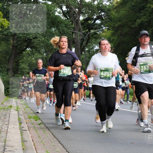 13.09.2026 - 21. swb-Marathon Bremen TobiasT http://msf.ph/oto/10285987 13.09.2026 12:16:15 Laufen 13204, 535, 9591, 595, 353, 4059 meine-sportfotos.de