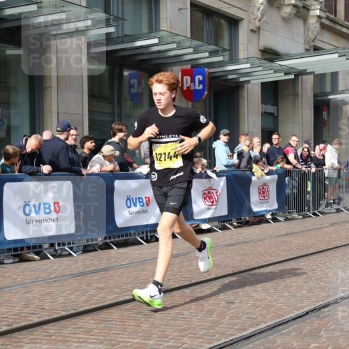13.09.2026 - 21. swb-Marathon Bremen Strokosch-Dieckow http://msf.ph/oto/10286046 13.09.2026 10:39:53 Ziel 11721, 11198, 11721, 12144, 12339, 13513, 13519, 13642 meine-sportfotos.de