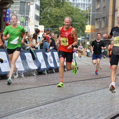 13.09.2026 - 21. swb-Marathon Bremen Strokosch-Dieckow http://msf.ph/oto/10286049 13.09.2026 10:35:28 Ziel 10261, 10262, 10994, 11512, 13505, 13560, 13625, 12289, 13558 meine-sportfotos.de