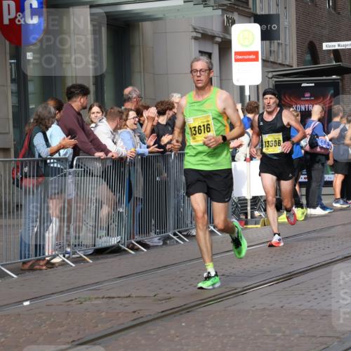 13.09.2026 - 21. swb-Marathon Bremen Strokosch-Dieckow http://msf.ph/oto/10286124 13.09.2026 10:40:23 Ziel 10520, 10575, 11373, 11903, 12477, 13563, 13566, 11373, 13616 meine-sportfotos.de
