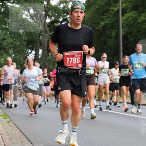 13.09.2026 - 21. swb-Marathon Bremen TobiasT http://msf.ph/oto/10286130 13.09.2026 12:16:49 Laufen 1786, 9524, 7513, 2789 meine-sportfotos.de