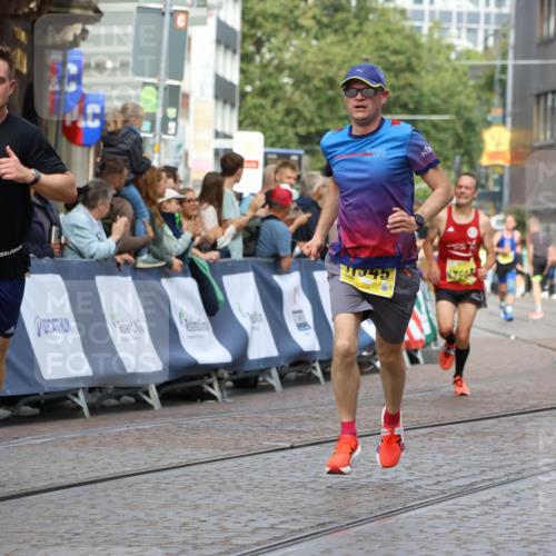 13.09.2026 - 21. swb-Marathon Bremen Strokosch-Dieckow http://msf.ph/oto/10286132 13.09.2026 10:35:33 Ziel 10261, 10262, 10994, 11068, 11512, 13505, 13514, 13540, 13560, 13590, 13619, 13558 meine-sportfotos.de