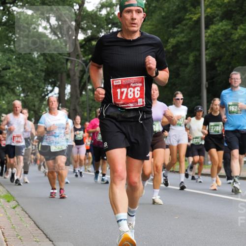 13.09.2026 - 21. swb-Marathon Bremen TobiasT http://msf.ph/oto/10286137 13.09.2026 12:16:49 Laufen 1786, 201, 2789, 9525 meine-sportfotos.de