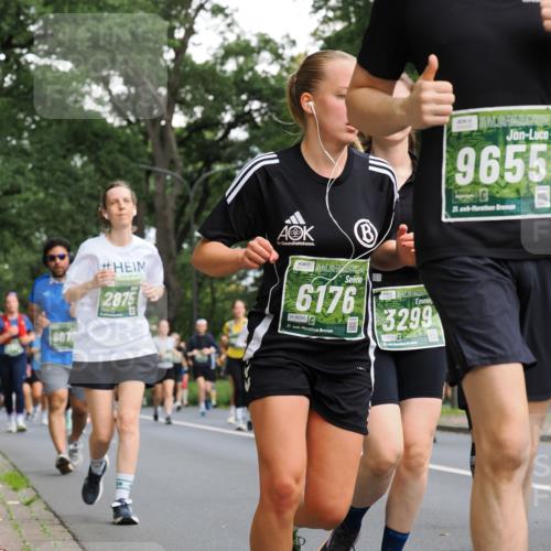 13.09.2026 - 21. swb-Marathon Bremen TobiasT http://msf.ph/oto/10286186 13.09.2026 12:17:00 Laufen 8070, 2875, 6176, 8690, 21, 26, 3299, 5736, 21, 26, 9655, 21 meine-sportfotos.de