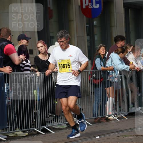 13.09.2026 - 21. swb-Marathon Bremen Strokosch-Dieckow http://msf.ph/oto/10286282 13.09.2026 10:40:39 Ziel 10575, 11201, 11903, 12209, 12477, 10520, 11373, 13563, 13566, 13616 meine-sportfotos.de