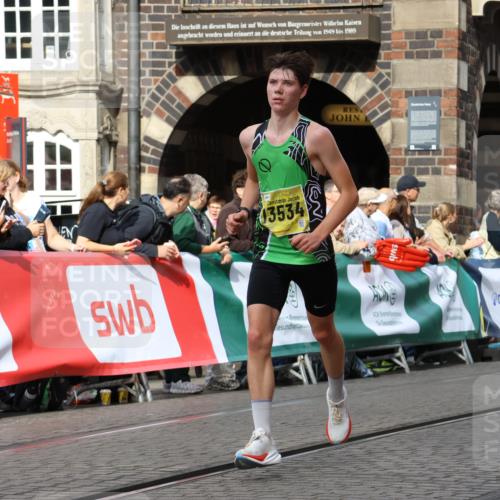 13.09.2026 - 21. swb-Marathon Bremen Strokosch-Dieckow http://msf.ph/oto/10286328 13.09.2026 10:36:10 Ziel 13534, 13558, 12324, 12513, 13575 meine-sportfotos.de