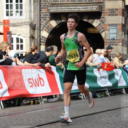 13.09.2026 - 21. swb-Marathon Bremen Strokosch-Dieckow http://msf.ph/oto/10286333 13.09.2026 10:36:10 Ziel 13534, 13558, 12324, 12513, 13575 meine-sportfotos.de