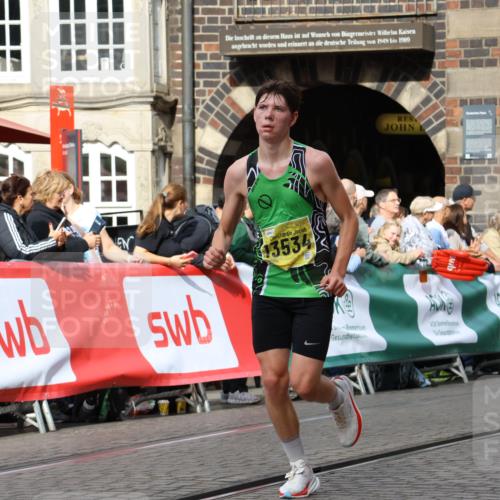13.09.2026 - 21. swb-Marathon Bremen Strokosch-Dieckow http://msf.ph/oto/10286346 13.09.2026 10:36:10 Ziel 13534, 13558, 12324, 12513, 13575 meine-sportfotos.de